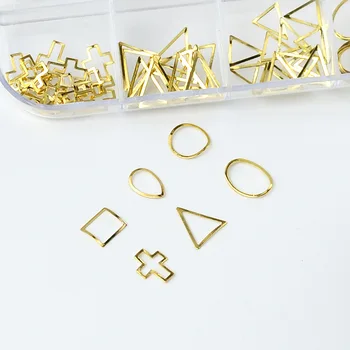 1 Doboz Fém Gyűrű, Arany, Ezüst Üreges Gyűrű Manikűr DIY Háromszög Alufelni Javítás 3D Nail Art Dekoráció Köröm Matrica Tippek