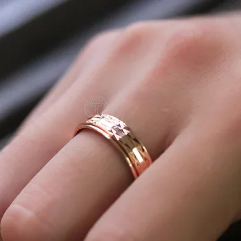 Női Lányok 6mm 585 Rose Arannyal Teli Tárcsa Gyűrűk Forgatható Faragott Gyűrű Pár Gyűrű Esküvői Ékszer, Születésnapi Ajándékok LGR77